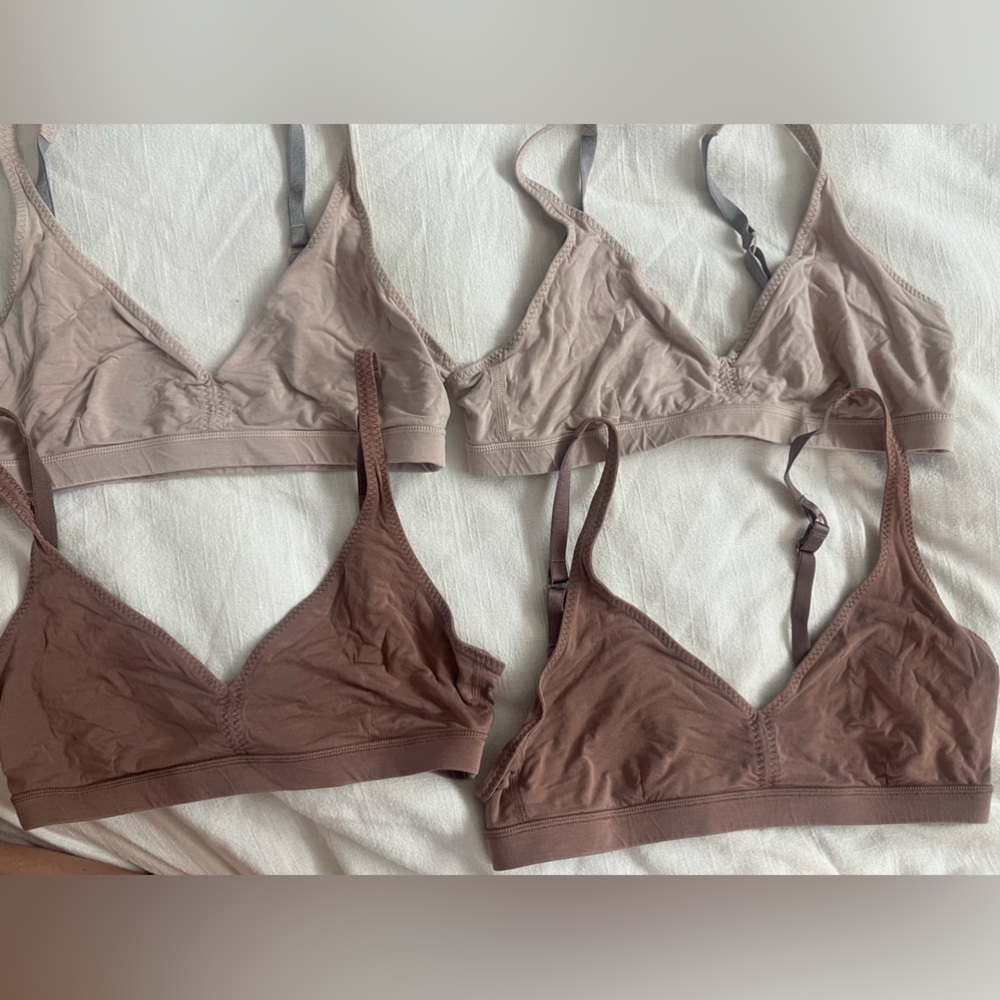 Ivivva set of 4 sports bras size 14 adjustable straps in great condition